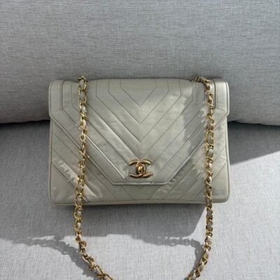 CHANEL Beige Lambskin Chevron Flap Medium GHW