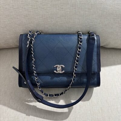 CHANEL Navy Blue Calfskin Flap Bag Medium SHW