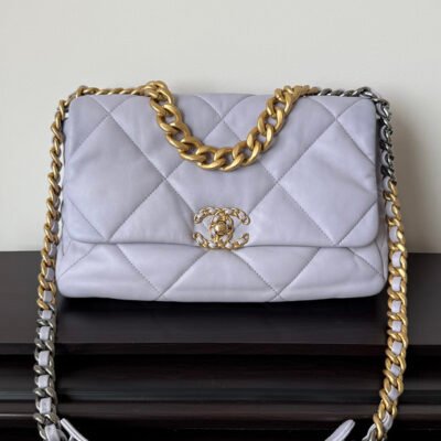 CHANEL Lilac Lambskin 19 Bag Medium Mixed HW