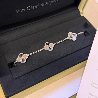 VAN CLEEF & ARPELS Mother of Pearl Vintage Alhambra Bracelet 5 Motifs White Gold