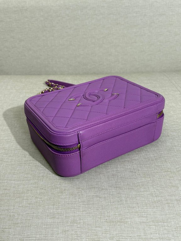 CHANEL Purple Caviar Filigree Vanity Case Medium GHW - Image 4