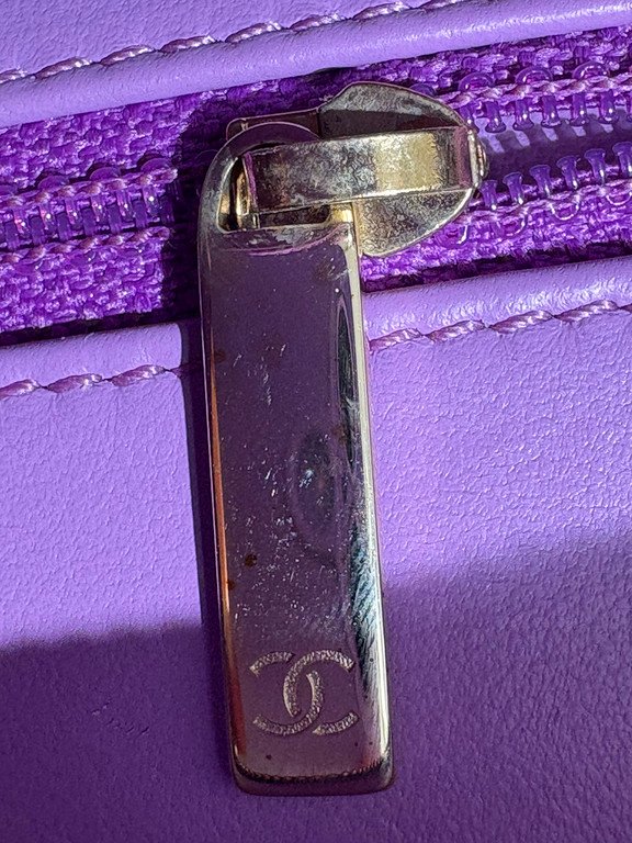 CHANEL Purple Caviar Filigree Vanity Case Medium GHW - Image 25
