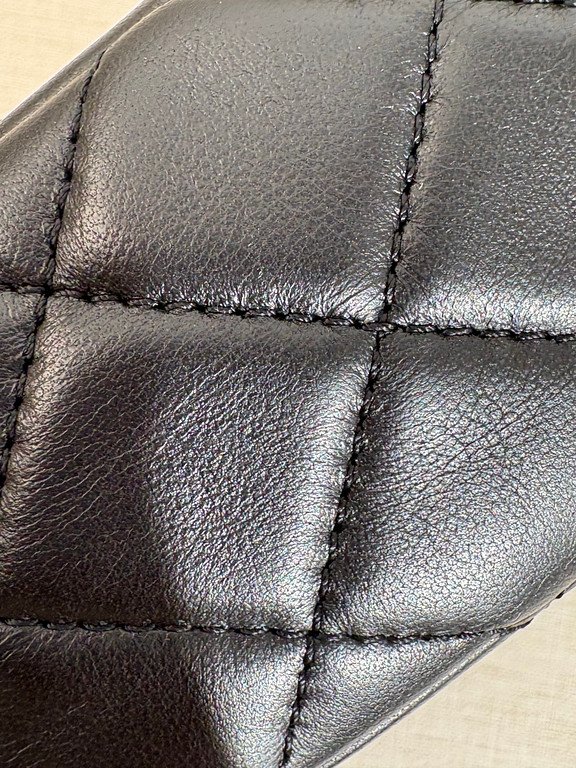 CHANEL Black Lambskin Classic Flap Mini GHW - Image 9
