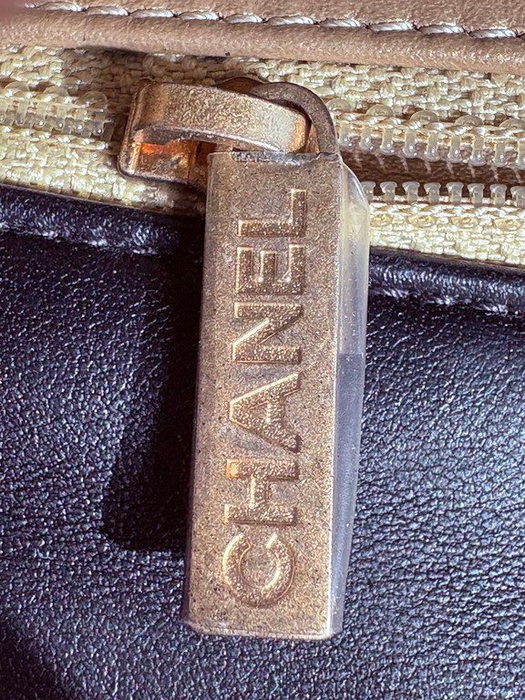 CHANEL Black Lambskin Classic Flap Mini GHW - Image 25