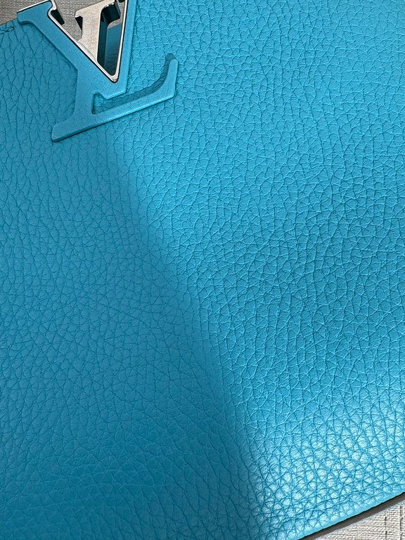 LOUIS VUITTON Turquoise Blue Taurillon Leather Capucines BB SHW - Image 8