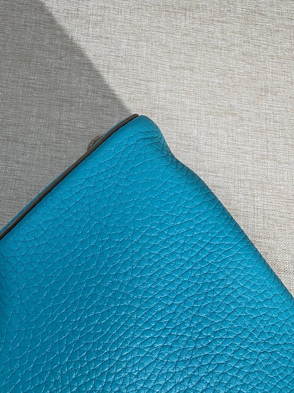 LOUIS VUITTON Turquoise Blue Taurillon Leather Capucines BB SHW - Image 10