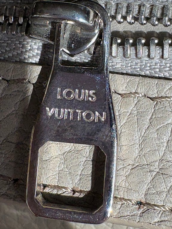 LOUIS VUITTON Turquoise Blue Taurillon Leather Capucines BB SHW - Image 24