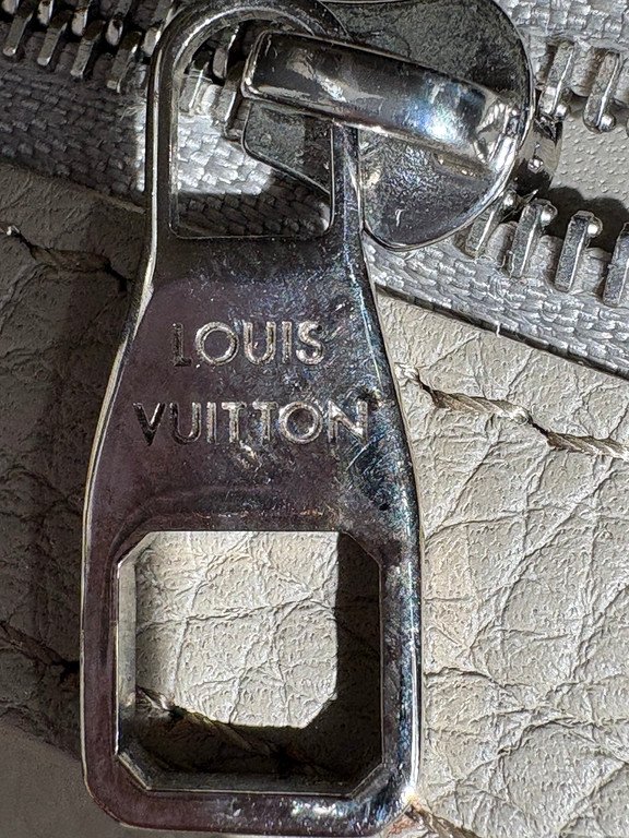 LOUIS VUITTON Turquoise Blue Taurillon Leather Capucines BB SHW - Image 25