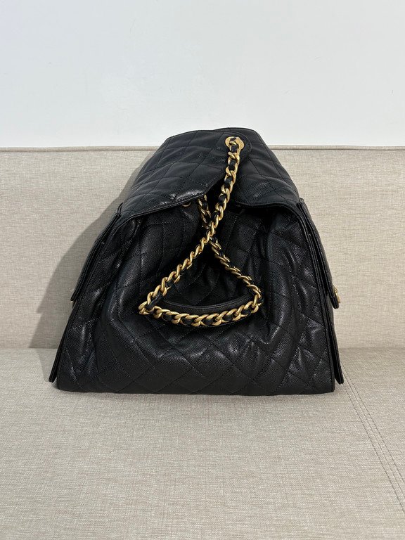 CHANEL Black Caviar Drawstring Bucket Bag Medium GHW - Image 3