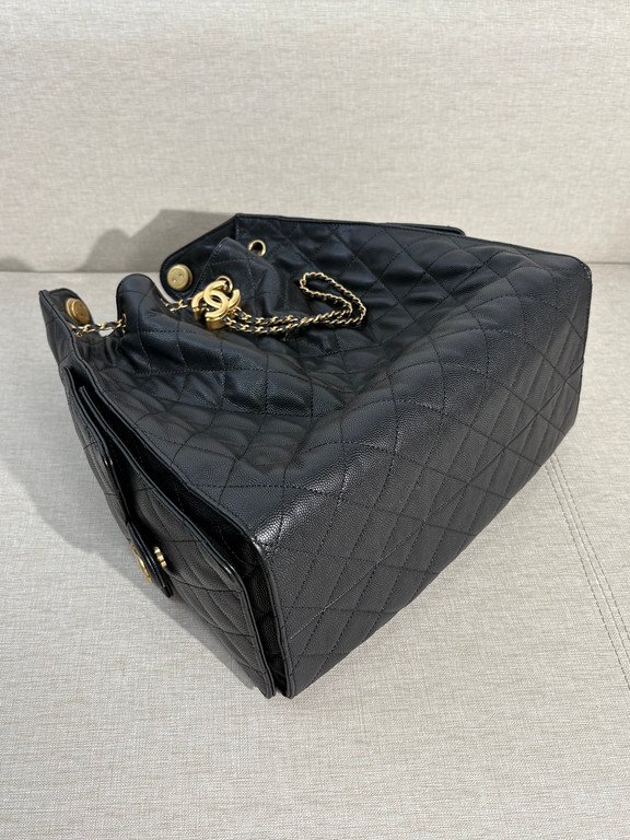 CHANEL Black Caviar Drawstring Bucket Bag Medium GHW - Image 4