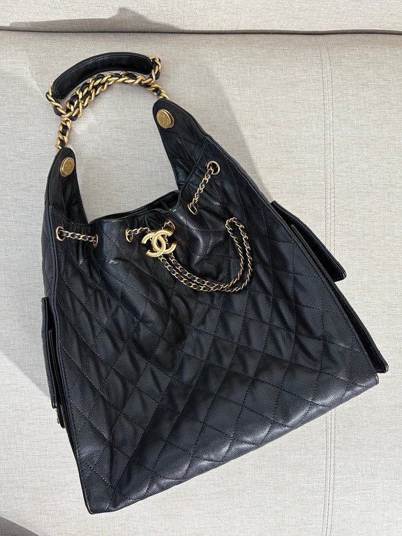 CHANEL Black Caviar Drawstring Bucket Bag Medium GHW - Image 5