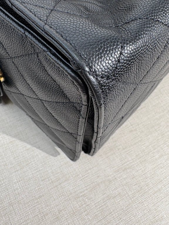 CHANEL Black Caviar Drawstring Bucket Bag Medium GHW - Image 7