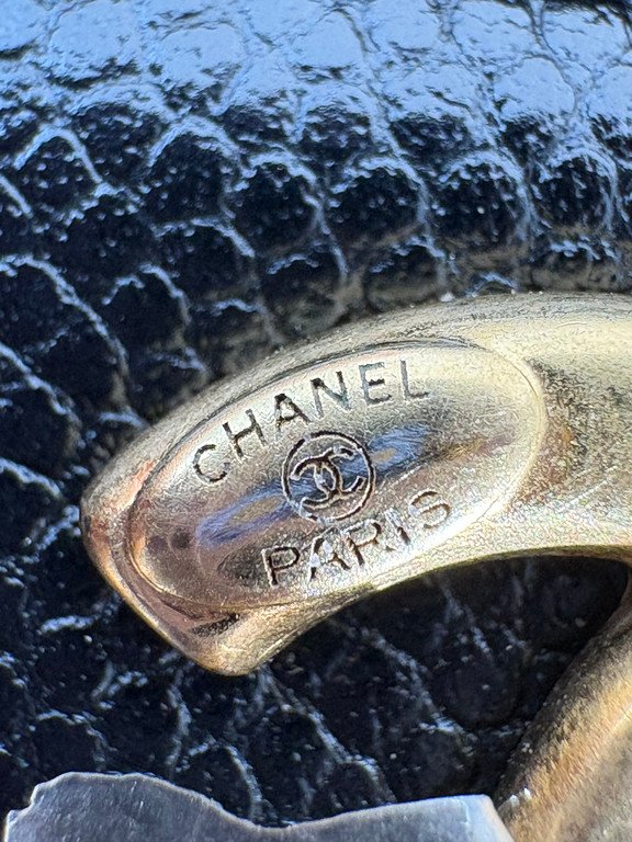CHANEL Black Caviar Drawstring Bucket Bag Medium GHW - Image 26