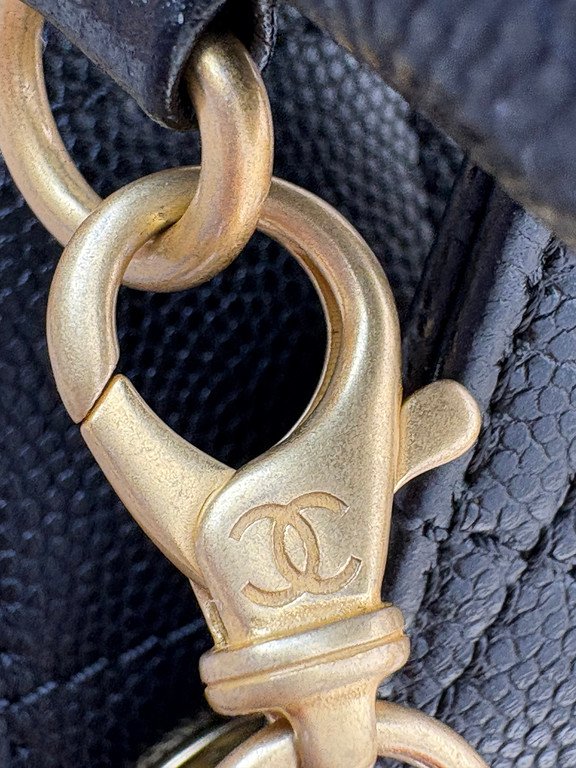 CHANEL Black Caviar Drawstring Bucket Bag Medium GHW - Image 13