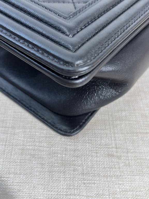 CHANEL Black Lambskin Boy Bag Old Medium GHW - Image 8