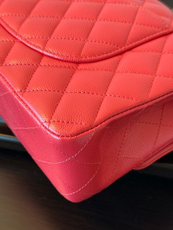 CHANEL Red Caviar Classic Flap Medium GHW - Image 9