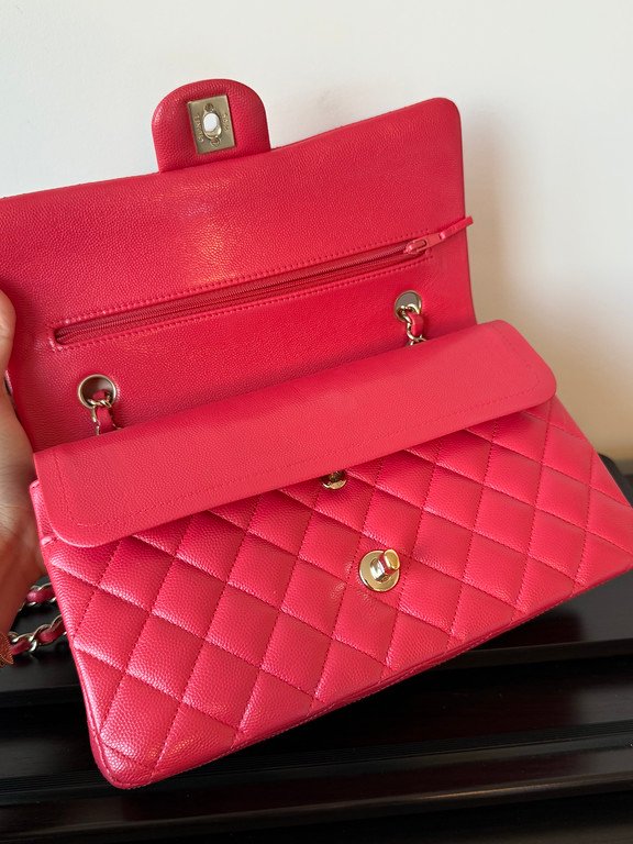 CHANEL Red Caviar Classic Flap Medium GHW - Image 12
