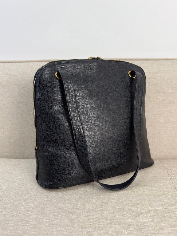CHANEL Black Caviar CC Logo Tote Medium GHW - Image 4