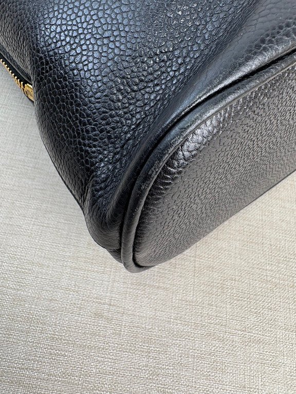 CHANEL Black Caviar CC Logo Tote Medium GHW - Image 8