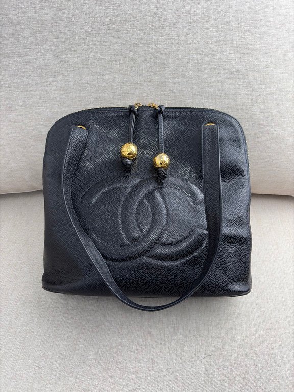CHANEL Black Caviar CC Logo Tote Medium GHW