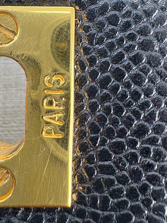 CHANEL Black Caviar CC Tote Medium GHW - Image 20