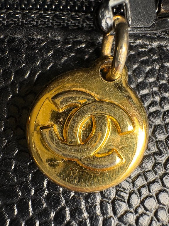CHANEL Black Caviar CC Tote Medium GHW - Image 30
