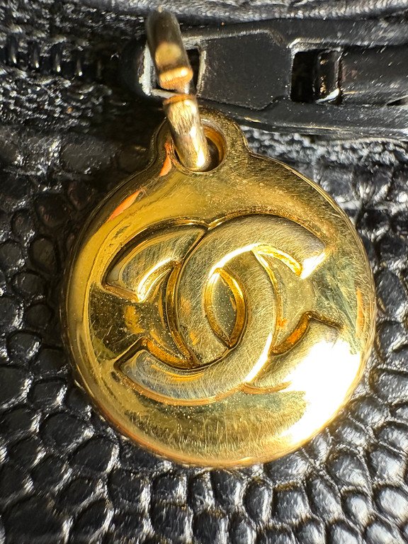 CHANEL Black Caviar CC Tote Medium GHW - Image 32