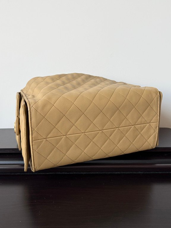 CHANEL Beige Caviar 25 Bag Medium GHW - Image 6