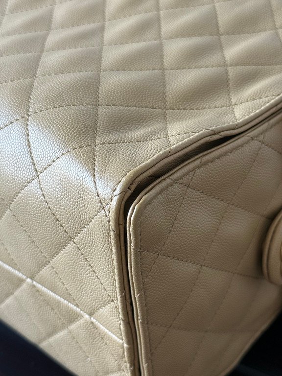 CHANEL Beige Caviar 25 Bag Medium GHW - Image 8