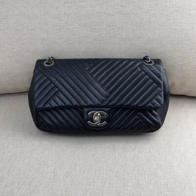 CHANEL Black Lambskin Chevron Flap Bag Medium SHW