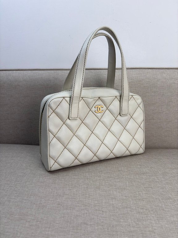 CHANEL White Calfskin Wild Stitch Bowler Medium GHW - Image 2