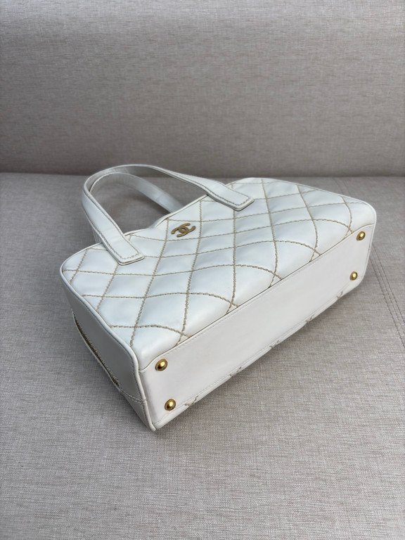 CHANEL White Calfskin Wild Stitch Bowler Medium GHW - Image 7