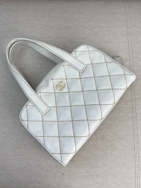CHANEL White Calfskin Wild Stitch Bowler Medium GHW - Image 8