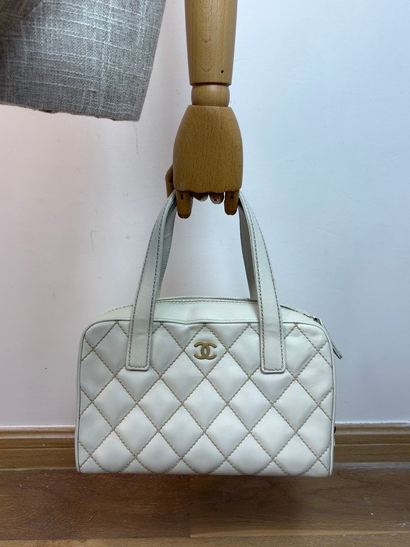 CHANEL White Calfskin Wild Stitch Bowler Medium GHW - Image 21