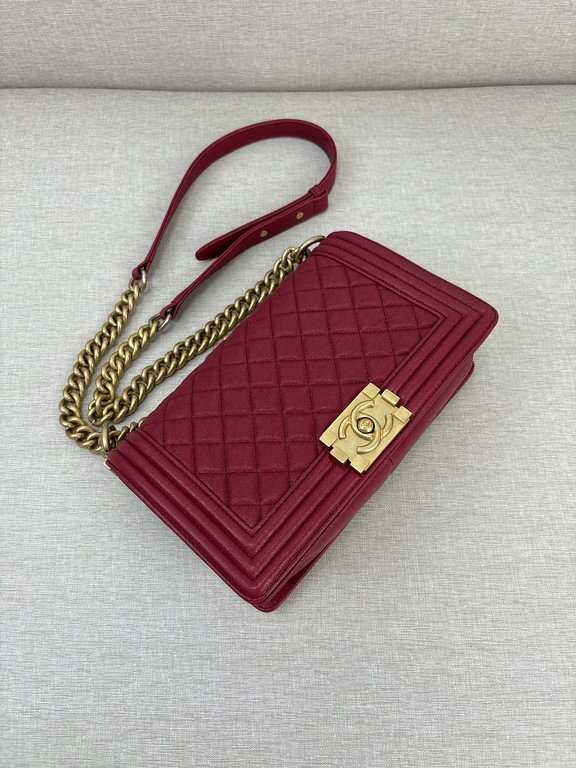 CHANEL Red Caviar Le Boy Flap Bag Old Medium GHW - Image 4