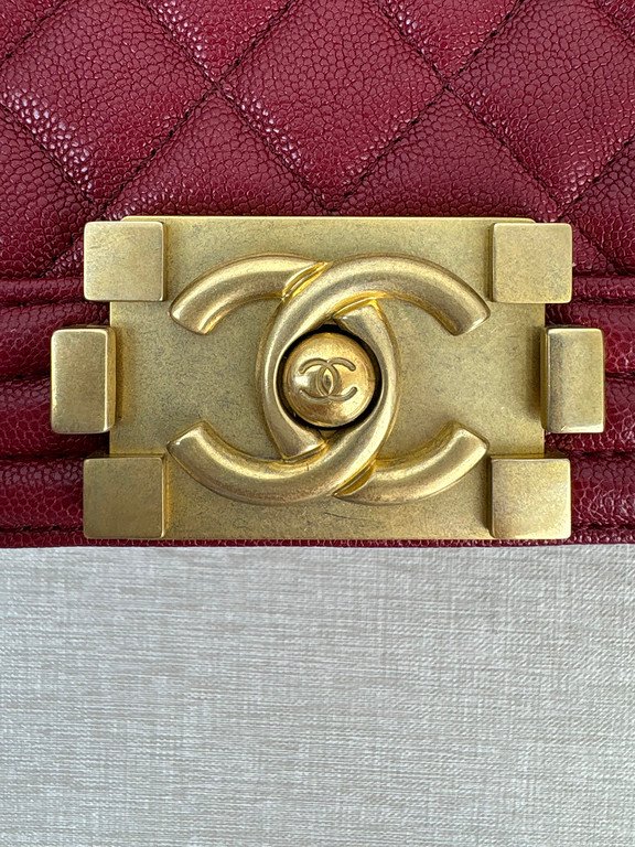 CHANEL Red Caviar Le Boy Flap Bag Old Medium GHW - Image 10