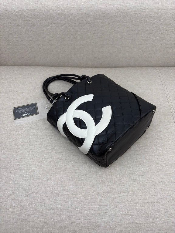 CHANEL Black/White Calfskin Cambon Tote Small SHW - Image 4