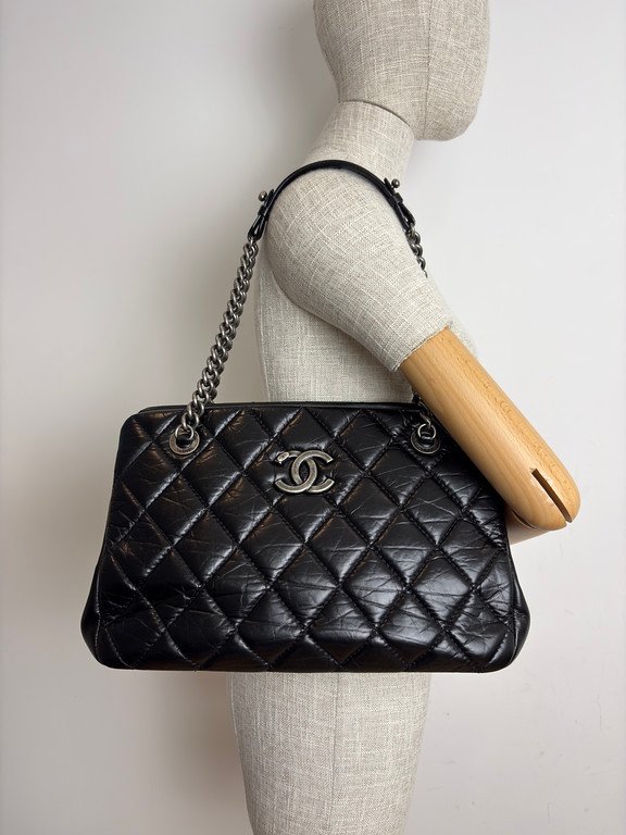 CHANEL Black Aged Calfskin Shopping Tote Medium SHW - Image 25