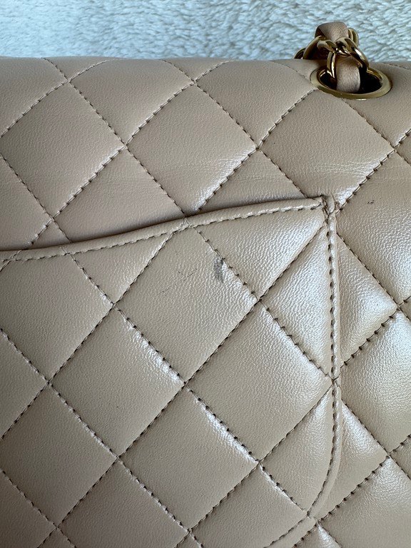 CHANEL Beige Lambskin Classic Double Flap Medium GHW - Image 4