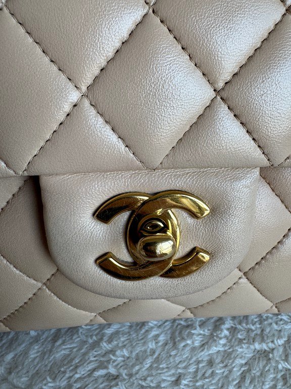 CHANEL Beige Lambskin Classic Double Flap Medium GHW - Image 12