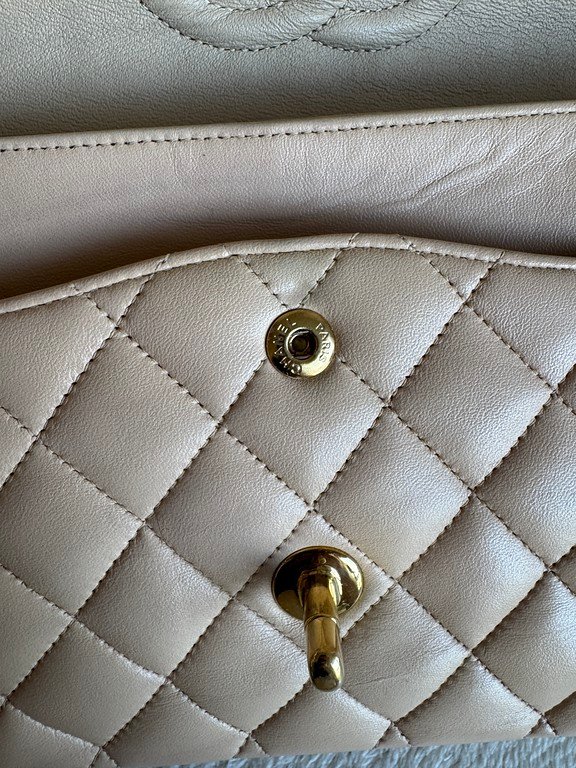 CHANEL Beige Lambskin Classic Double Flap Medium GHW - Image 21
