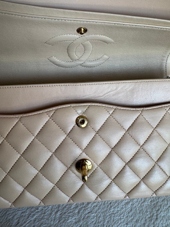 CHANEL Beige Lambskin Classic Double Flap Medium GHW - Image 22