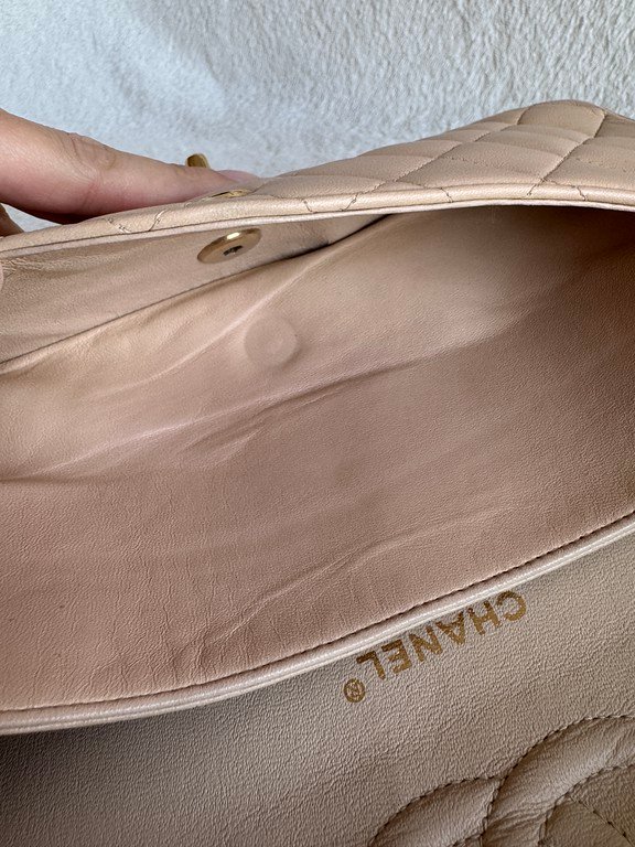 CHANEL Beige Lambskin Classic Double Flap Medium GHW - Image 23