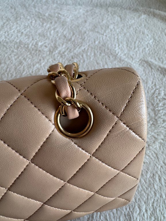 CHANEL Beige Lambskin Classic Double Flap Medium GHW - Image 24