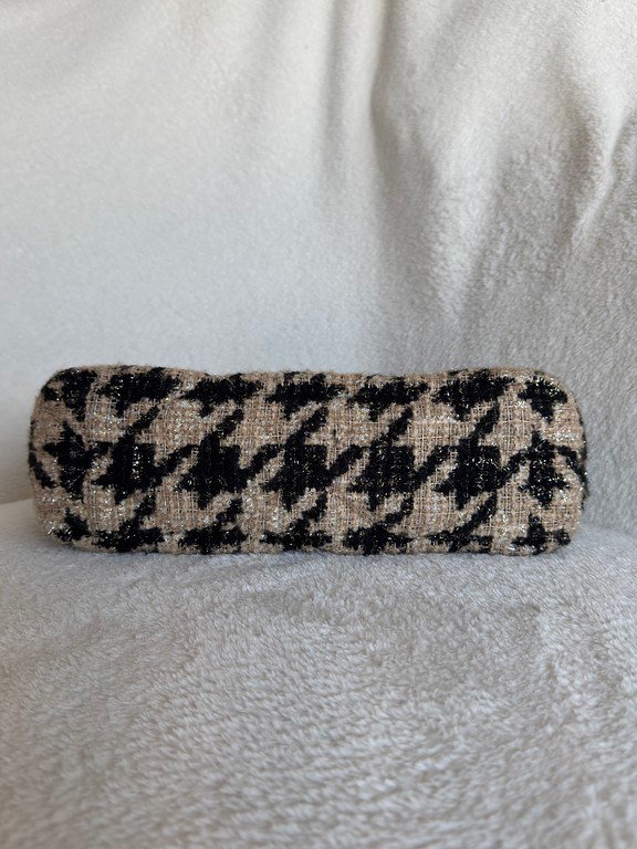 CHANEL Beige Houndstooth Tweed 19 Flap Bag Medium Mixed HW - Image 16