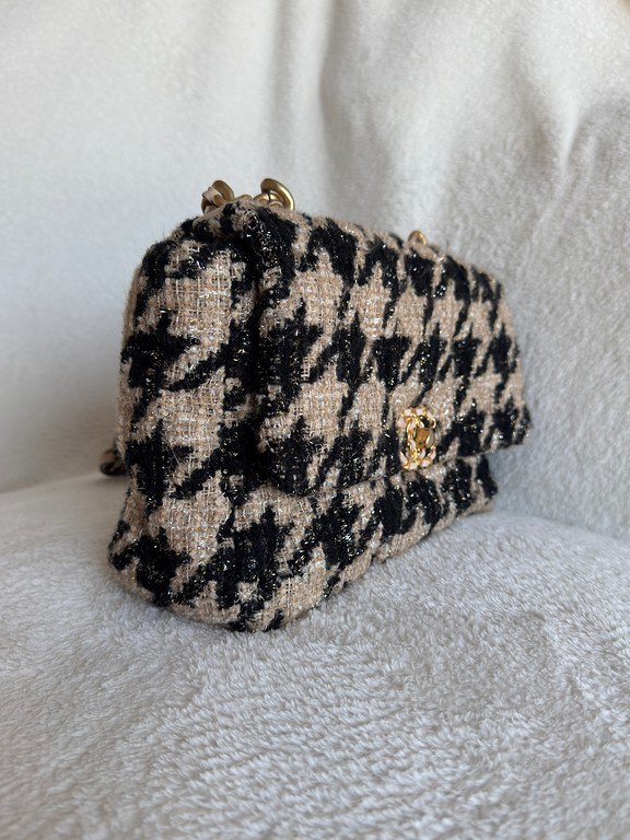 CHANEL Beige Houndstooth Tweed 19 Flap Bag Medium Mixed HW - Image 17