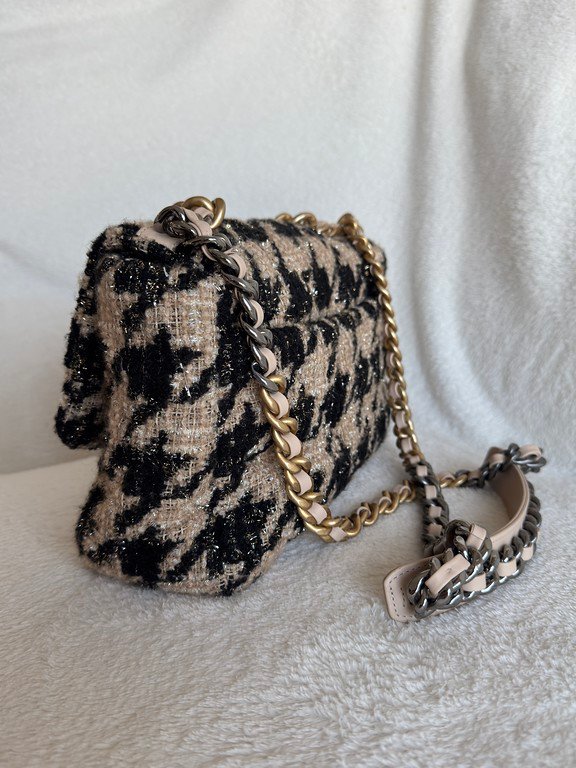 CHANEL Beige Houndstooth Tweed 19 Flap Bag Medium Mixed HW - Image 19