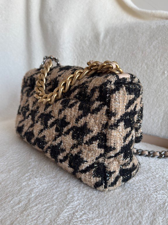 CHANEL Beige Houndstooth Tweed 19 Flap Bag Medium Mixed HW - Image 20