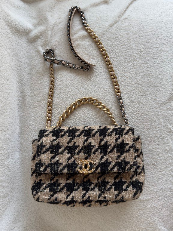 CHANEL Beige Houndstooth Tweed 19 Flap Bag Medium Mixed HW - Image 21