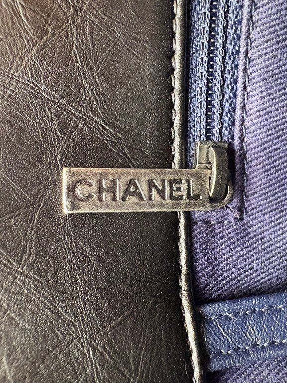 CHANEL Black Aged Calfskin Shopping Tote Medium SHW - Image 23